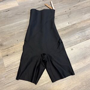 SKIMS Kim Kardashian Body high waisted mid thigh shorts small new with tags